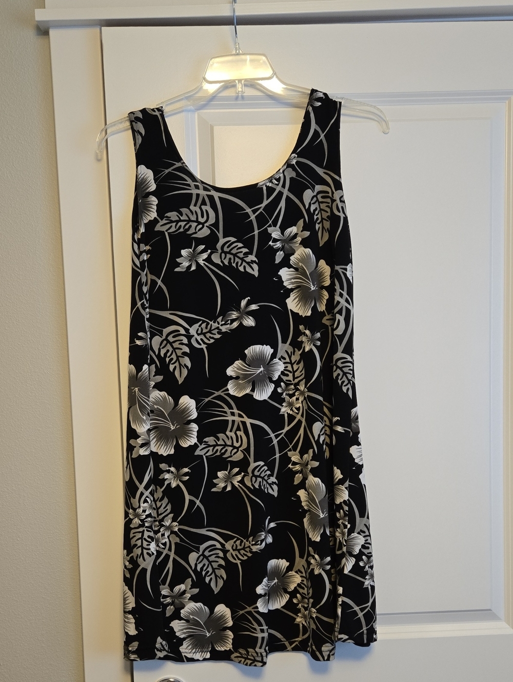 Hawaiian Black & White Floral Sleeveless Dress